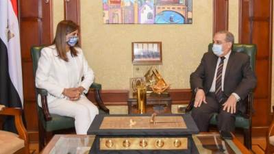 وزيرا الإنتاج الحربي والدولة للهجرة ينسقان حول استعدادات مؤتمر "مصر تستطيع بالصناعة"