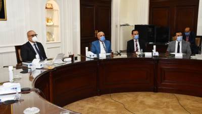 وزير الإسكان يستعرض البدائل المُقترحة للمخطط الاستراتيجي لتنمية المرحلتين الثانية والثالثة بالعاصمة الإدارية الجديدة