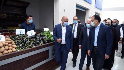 بالصور .. رئيس الوزراء يتفقد سوق الخضار الجديد ببورسعيد