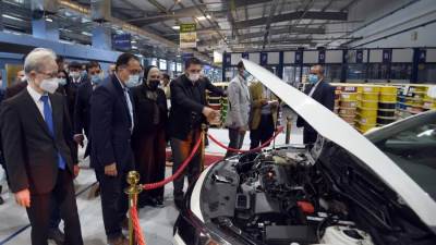 رئيس الوزراء يتفقد مصنعًا لإنتاج الضفائر الإلكترونية للسيارات ببورسعيد