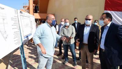 رئيس الوزراء يتفقد مشروع إنشاء محطة ترشيح المياه السطحية بالكاب ببور سعيد