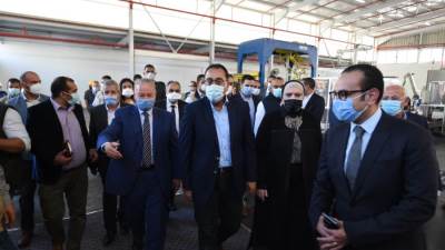 رئيس وزراء مصر .. يزور "كابسي للدهانات" خلال جولته ببورسعيد 