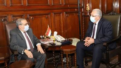 وزيرا الانتاج الحربي والزراعة .. يجتمعان للإسراع في تطوير منظومة تجميع الألبان 