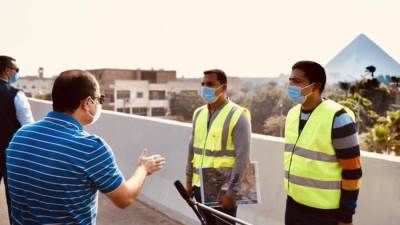 "السيسي” يتفقد مشروعات تطوير المحاور والكباري بمحافظتي القاهرة والجيزة