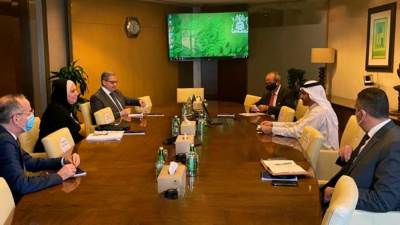 وزيرة التجارة والصناعة تبحث مع ممثلي شركة دبي للاستثمار خطط الشركة لإنشاء مجمع استثماري متكامل بمنطقة كوم أوشيم بالفيوم