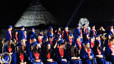 ثلاث حفلات تخرج على مسرح الصوت  والضوء