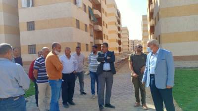 مساعد نائب رئيس" هيئة المجتمعات العمرانية" يتفقد  مشروعات موقع ١١٨٥ عمارة "إسكان اجتماعى" بحدائق أكتوبر