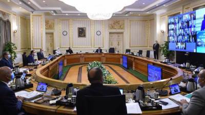 رئيس الوزراء يشدد على ضرورة الالتزام بتطبيق الاجراءات الاحترازية ويوجه بشن حملات لضبط المخالفين