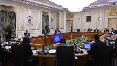 رئيس الوزراء يتابع الموقف التنفيذي لمشروع إقامة محطات تموين السيارات بالغاز الطبيعي