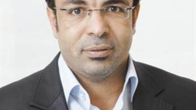 الذهب يُخيب توقعات المحللين ويصعد لـ 1877 دولار