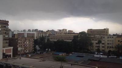 عاصفة رعدية تضرب القاهرة.. والأمطار والثلوج يكسيان الشوارع