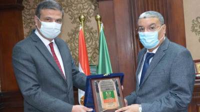 رئيس البنك الزراعي المصري يطبق سياسة الدولة للتنمية المستدامة في المنيا