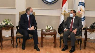 وزير البترول يبحث مع سفير الإتحاد الأوروبى مبادرات الشراكة في مجال الطاقة