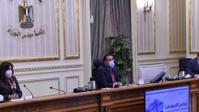 رئيس الوزراء يستكمل مناقشة برنامج الإصلاحات الهيكلية ذات الأولوية للاقتصاد المصرى