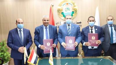 "سعفان" و"غلاب" و"قبطان" يوقعون بروتوكول "هنجملها" لزراعة الأشجار المثمرة بأسوان