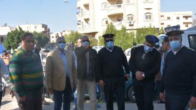 جهاز القاهرة الجديدة يسترد 14 وحدة سكنية بالتجمع الخامس لمخالفة تغيير النشاط من سكنى إلى تجارى