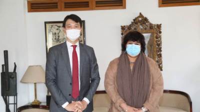 وزيرة الثقافة تلتقى سفير كوريا الجنوبية بالقاهرة لتعزبز التبادل الثقافى