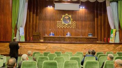 وزير الري يجتمع بالقيادات لمتابعة الجدول الزمني لمشروع تبطين الترع والتحول للري الحديث