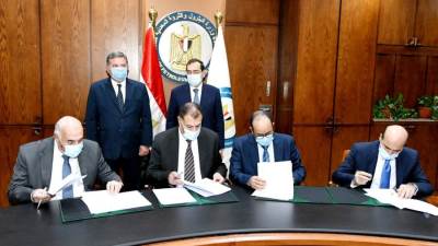  توقيع بروتوكولات لتسوية المديونيات التاريخية لشركات قطاع الأعمال العام لصالح "البترول" و"الكهرباء" بقيمة 13.5 مليار جنيه