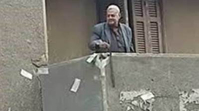 صاحب واقعة إلقاء الأموال من البلكونة ينفي شائعة إلقاء القبض عليه ويؤكد: "هرمي فلوس تاني"