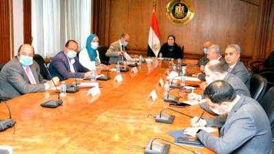 وزيرة التجارة والصناعة ونظيرها الروسي يبحثان تعزيز التعاون الاقتصادى المشترك بين مصر ورسيا خلال المرحلة المقبلة