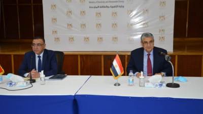 اجتماع وزيرى الكهرباء المصرى والعراق مع ممثلى الشركات المصرية العاملة فى مجال الكهرباء والطاقة المتجددة 