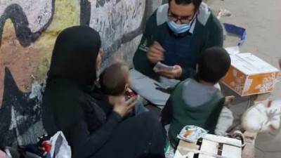 وزيرة التضامن توجه بتوفير مساعدات لسيدة "الزيتون" وعلاج زوجها من الإدمان 