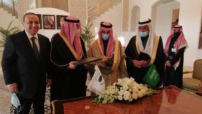 الحكومة السعودية واتحاد المصارف العربية يوقعا اتفاقية لانشاء مكتب اقليمي بالمملكة 