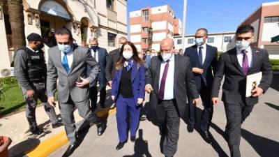 وزيرة الإعمار والإسكان العراقية ومسئولو وزارة الإسكان يتفقدون محطة مياه روض الفرج