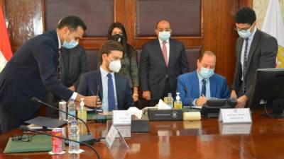 وزيرا التنمية المحلية و التعاون الدولي يشهدان توقيع بروتوكول عقد الاستشارات الخاصة بمشروع تطهير مصرف كيتشنر