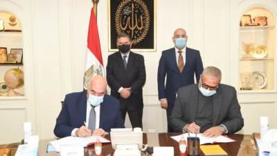 وزيرا قطاع الأعمال والإسكان يشهدان توقيع بروتوكول تعاون لتطوير أراضي "القابضة للغزل والنسيج" غير المستغلة 