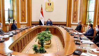 السيسي يتابع آليات التعامل مع تحديات قطاعات الحديد والصلب والأسمنت والسيراميك