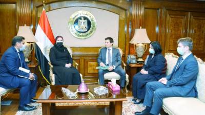  وزيرة التجارة والصناعة تستعرض مع وزير تجارة الاتحاد الأوراسى موقف مفاوضات اتفاق التجارة الحرة بين مصر ودول الاتحاد