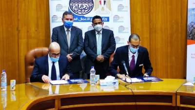 وزير قطاع الأعمال العام يشهد توقيع عقد إدارة وتشغيل مشروع "جسور"