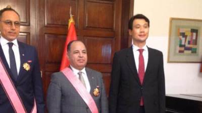 رئيس كوريا الجنوبية يمنح وزير المالية وسام «الاستحقاق» من الطبقة الأولى