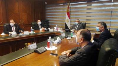 وزير الطيران المدني يلتقي وفد منظومة الشكاوى الحكومية الموحدة بمجلس الوزراء