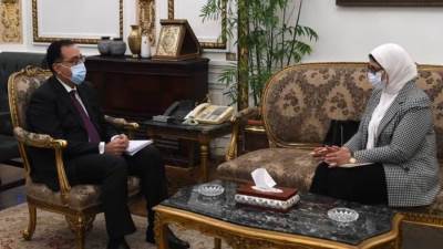 رئيس الوزراء يُتابع مع وزيرة الصحة نتائج زيارتها الأخيرة إلى الإمارات