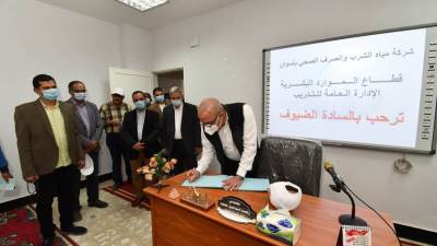 وزير الإسكان يتفقد معمل مياه الشرب ومنظومة تدريب العاملين بمحطة مياه جبل شيشة بأسوان
