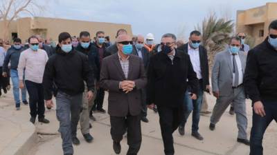وزير النقل يتابع أعمال التطوير والمشروعات الجاري تنفيذها بميناء سفاجا البحري 
