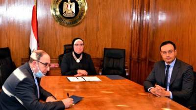 وزيرة التجارة و رئيس البنك الأفريقى يبحثان تعزيز العلاقات التجارية بين الدول الإفريقية