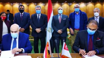 وزير قطاع الأعمال العام يشهد توقيع مذكرة تفاهم بين "القابضة للغزل والنسيج" و"أولام 