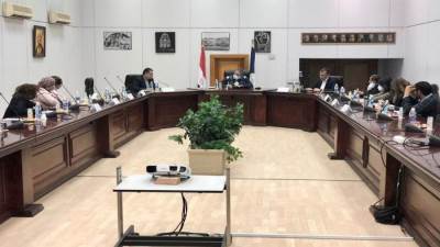 وزير السياحة يعقد اجتماعًا لمناقشة إطلاق حملة ترويجية دولية لمصر