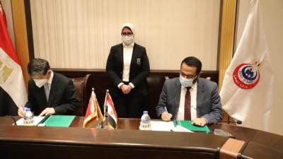 وزيرة الصحة والسفير الصيني يشهدان توقيع مذكرة تفاهم لتعزيز التعاون في مجال توفير لقاحات فيروس كورونا المستجد