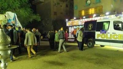 الأمن يفض عزاء والدة حازم إمام في إمبابة بسبب التجمعات