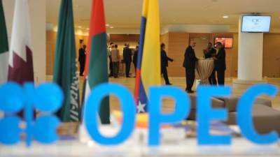 الاجتماع الوزاري الثالث لتحالف "أوبك" يتفائل باللقاحات الجديدة لفيروس كورونا لانعاش الطلب على النفط الخام  
