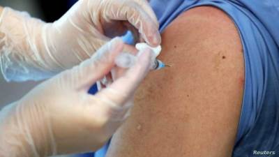 الصحة تكشف الأعراض الجانبية لمن يحصل على لقاح كورونا