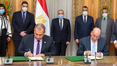وزير الإنتاج الحربي يشهد توقيع بروتوكول مع شركة خاصة للطلمبات