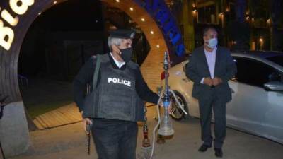 تشميع 12 كافتيريا تقدم الشيشة وغلق 20 مركزا للدروس في السويس