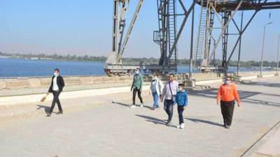 الأقباط يحتفلون بعيد الميلاد في شوارع مدينة إسنا جنوب الأقصر