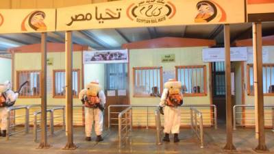 بالصور: القوات المسلحة تبدأ عمليات التطهير و التعقيم من كورونا للأماكن الأكثر إزدحاماً